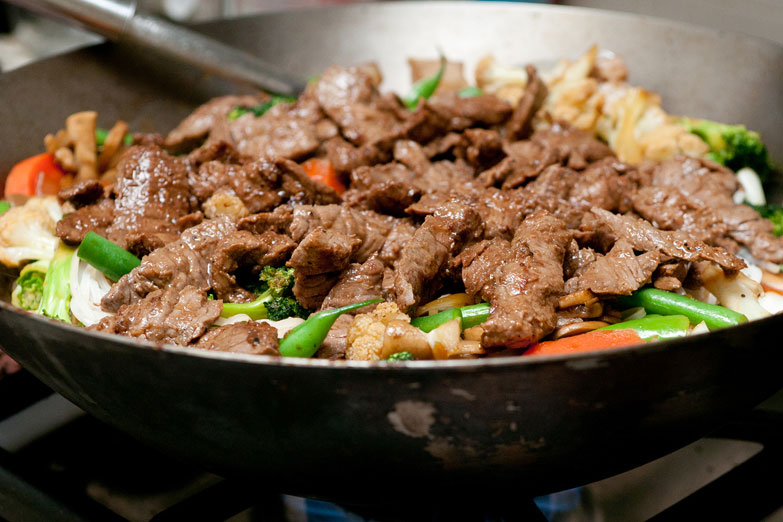 Stir-fried beef with vegetables 